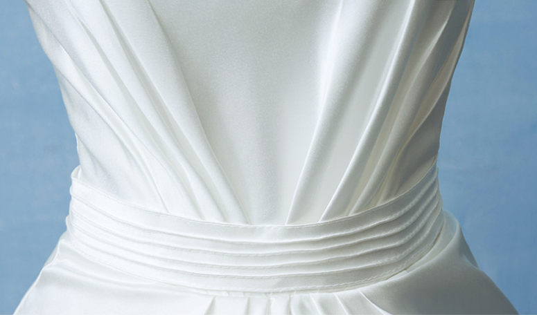 Wedding, bride married of the satin big tail studio dress