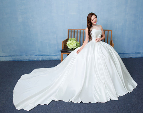 Wedding, bride married of the satin big tail studio dress