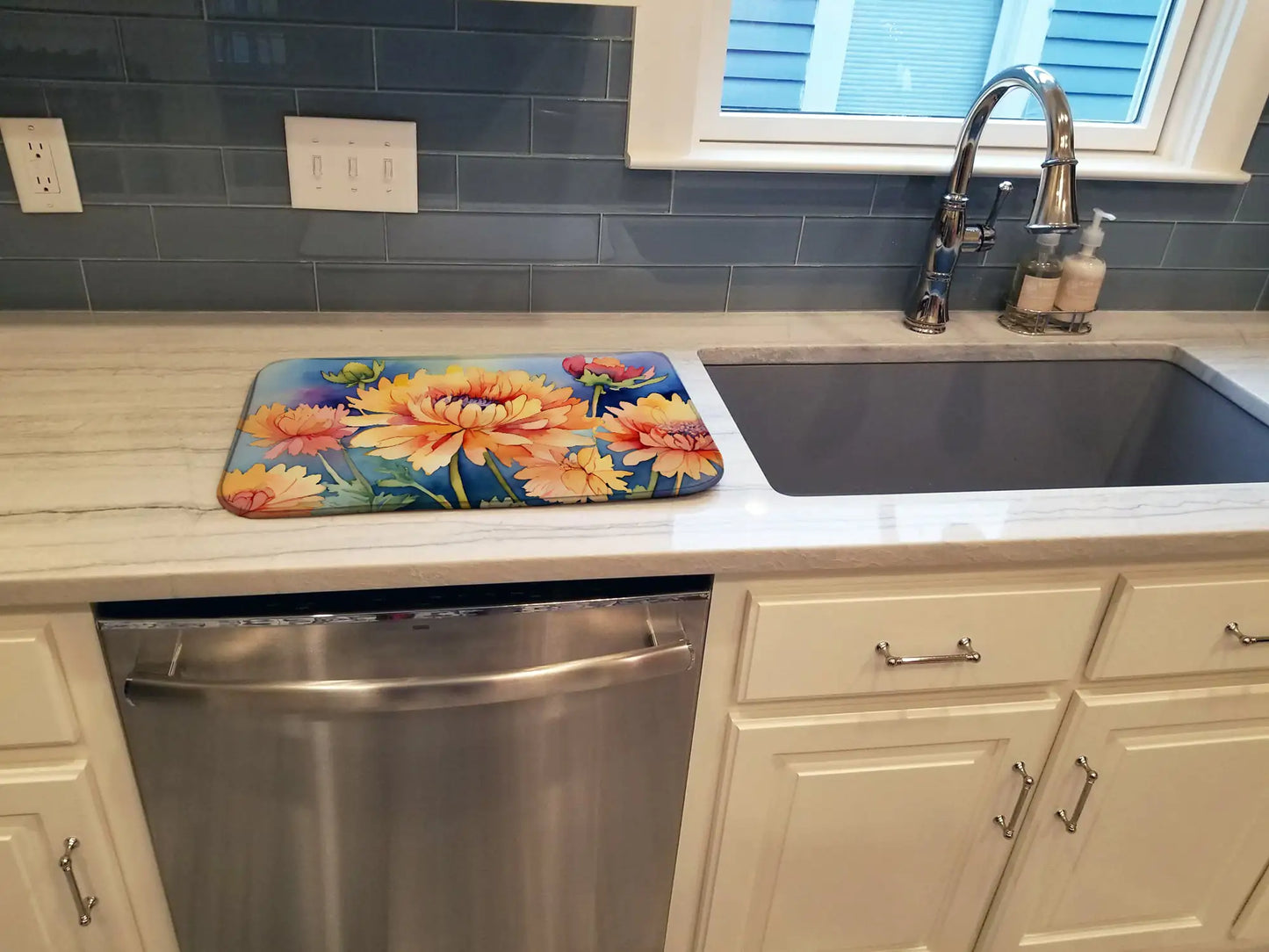 Chrysanthemums in Watercolor Dish Drying Mat