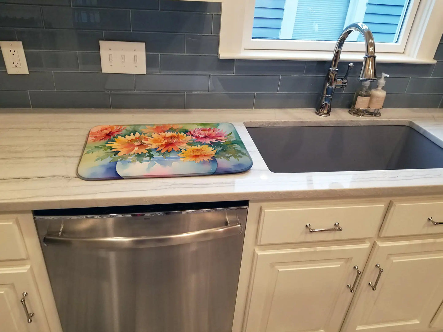 Chrysanthemums in Watercolor Dish Drying Mat
