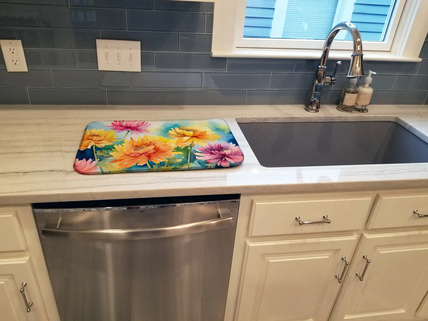 Chrysanthemums in Watercolor Dish Drying Mat