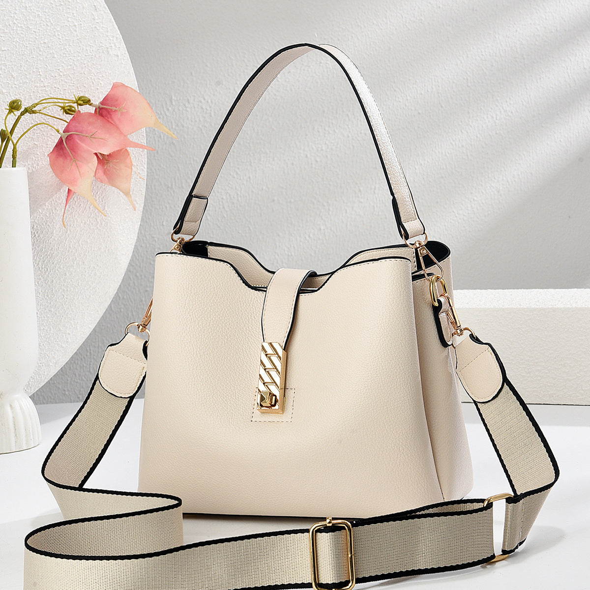Women's Fashion Personality Large Capacity Bucket Bag