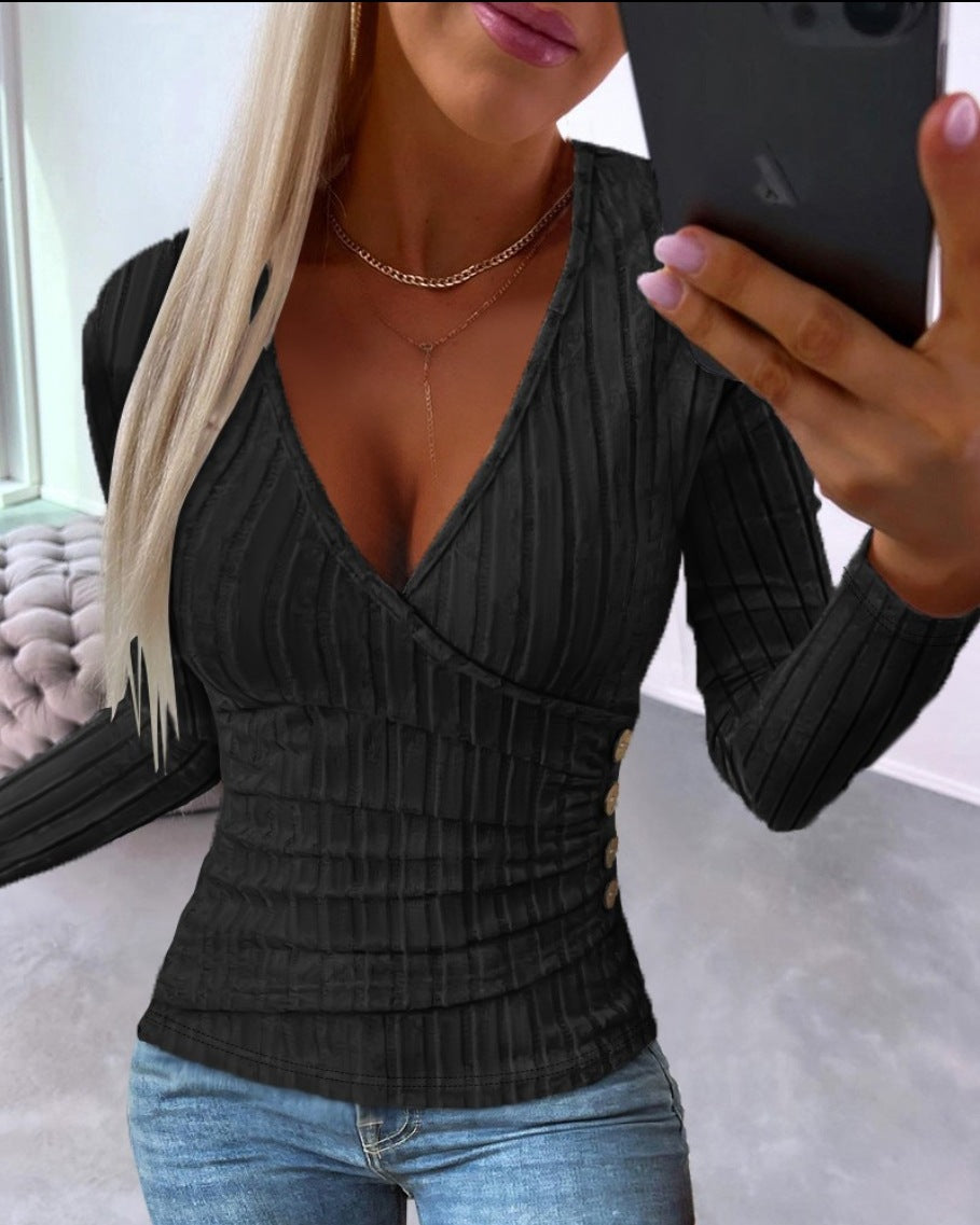 Slim-fit knit pullover with V-neck and long sleeves, black ribbed stripe knit