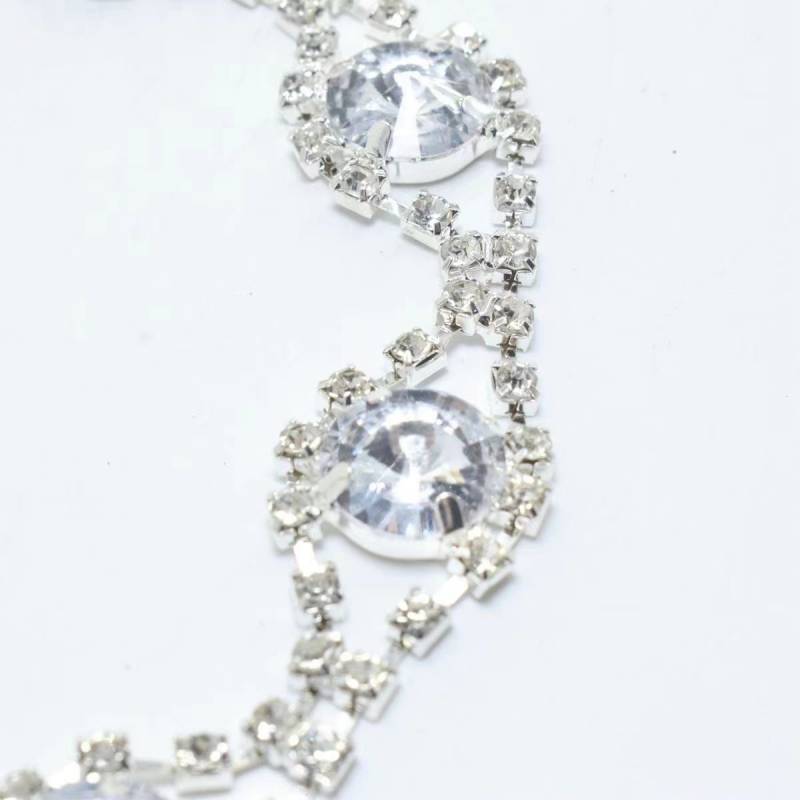Light Luxury Niche Design, High-end Feel, Super Sparkling Rhinestone Necklace